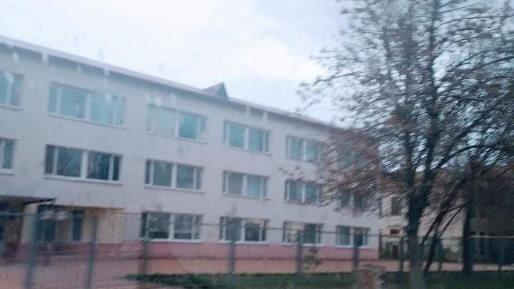 В Саратовской области из-за ОРВИ все еще закрыты 10 детсадов и 61 школа В Саратовской области из-за ОРВИ все еще закрыты 10 детсадов и 61 школа