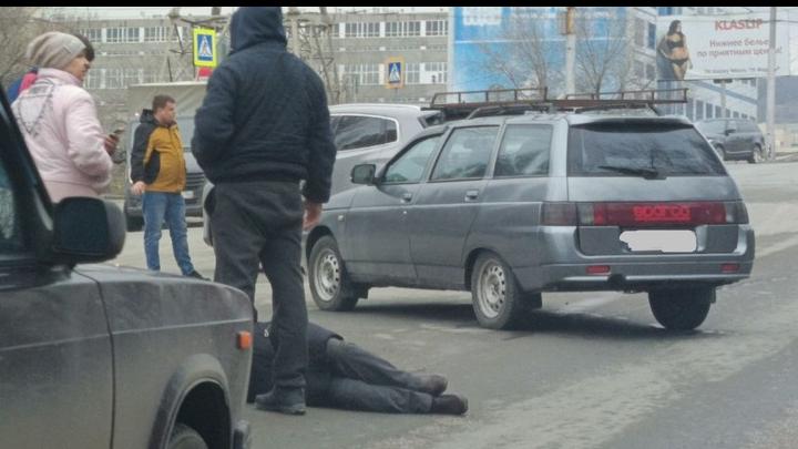 На Ипподромной в Саратове женщина попала под колеса «Лады» На Ипподромной в Саратове женщина попала под колеса «Лады»