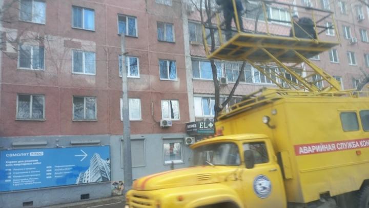 В Энгельсе на улице Горького остановились троллейбусы В Энгельсе на улице Горького остановились троллейбусы