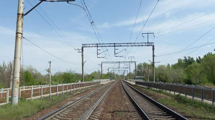В Саратовской области на семь часов задержался пассажирский поезд В Саратовской области на семь часов задержался пассажирский поезд
