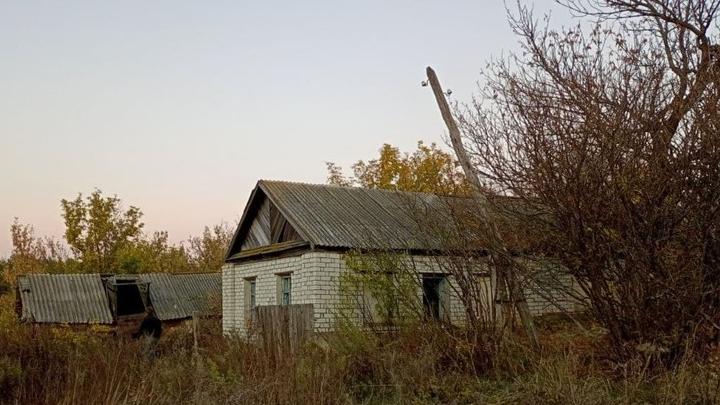 Из-за возгорания на аэродроме в Энгельсе эвакуируют проживающих в СНТ Из-за возгорания на аэродроме в Энгельсе эвакуируют проживающих в СНТ