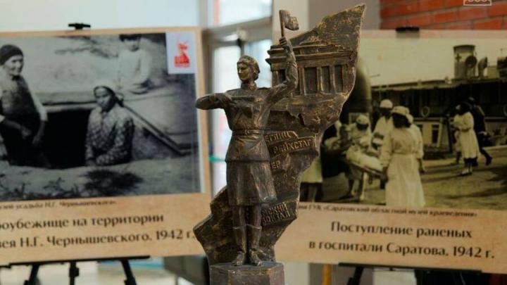 В Саратове презентовали макет памятника легендарной регулировщице Марии Лиманской В Саратове презентовали макет памятника легендарной регулировщице Марии Лиманской