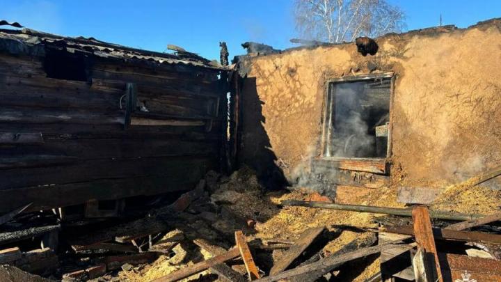 Из-за непотушенной сигареты в Духовницком погиб пенсионер Из-за непотушенной сигареты в Духовницком погиб пенсионер