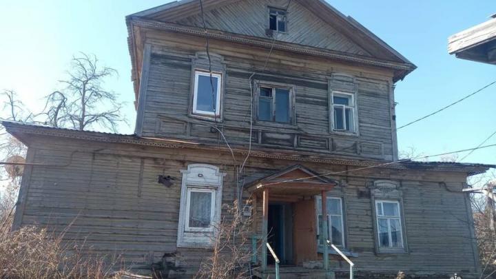 Пожарные спасли женщину и четверых детей на пожаре в Вольске Пожарные спасли женщину и четверых детей на пожаре в Вольске
