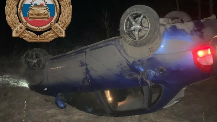 Водитель перевернулся в «Калине» в Аркадакском районе Водитель перевернулся в «Калине» в Аркадакском районе