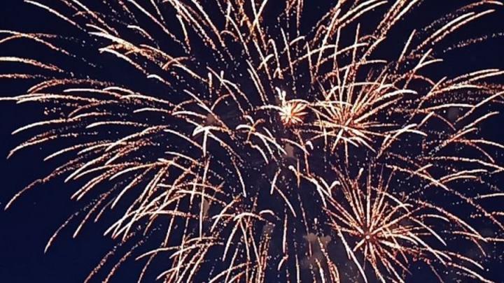 Саратовцев ждет салют и парад в День Победы Саратовцев ждет салют и парад в День Победы