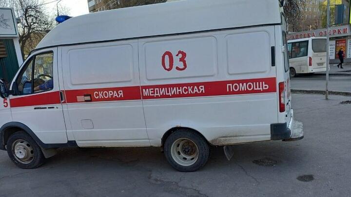 Трагедия в Саратове: молодая женщина разбилась, упав с пятого этажа Трагедия в Саратове: молодая женщина разбилась, упав с пятого этажа