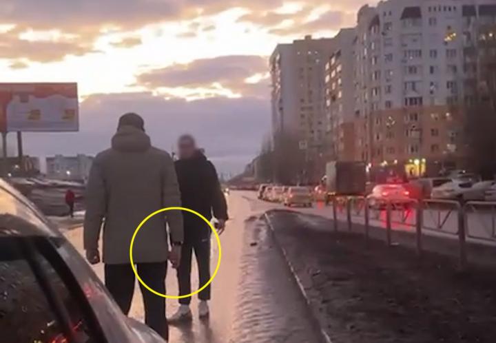 Конфликт на дороге в Саратове обернулся угрозами убийством и возбуждением уголовного дела Конфликт на дороге в Саратове обернулся угрозами убийством и возбуждением уголовного дела