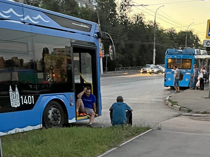 ОСТОРОЖНО, ДВЕРИ ЗАКРЫВАЮТСЯ ОСТОРОЖНО, ДВЕРИ ЗАКРЫВАЮТСЯ