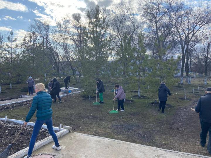 В Энгельсском районе продолжаются работы по благоустройству В Энгельсском районе продолжаются работы по благоустройству