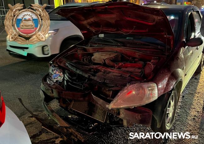 Автоледи пострадала в ДТП с двумя иномарками в Саратове Автоледи пострадала в ДТП с двумя иномарками в Саратове