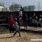 В День космонавтики Николай Панков передал поздравления и подарки детскому клубу поселка Юбилейный
