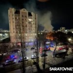 Нежилая двухэтажка горит на Вольской в Саратове Нежилая двухэтажка горит на Вольской в Саратове
