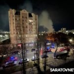 Нежилая двухэтажка горит на Вольской в Саратове Нежилая двухэтажка горит на Вольской в Саратове