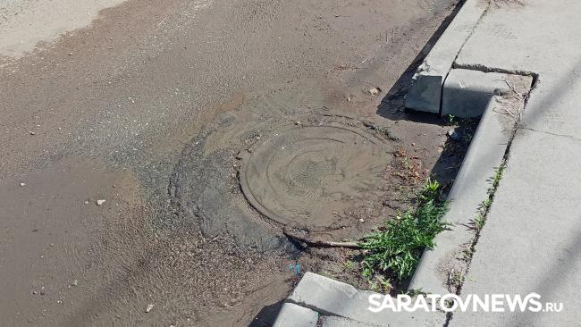 Потоп на 1-м Жилучастке в Саратове: радуются только голуби Потоп на 1-м Жилучастке в Саратове: радуются только голуби