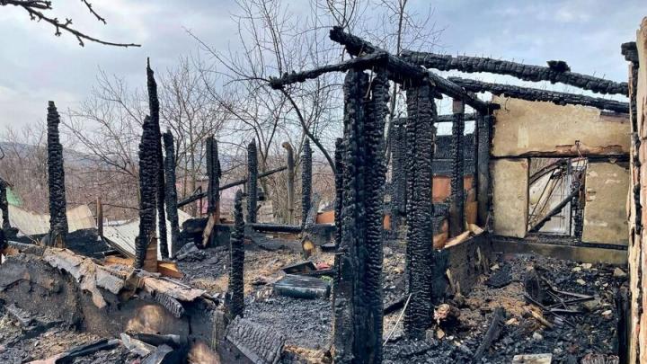 В огне на саратовской даче погиб мужчина В огне на саратовской даче погиб мужчина
