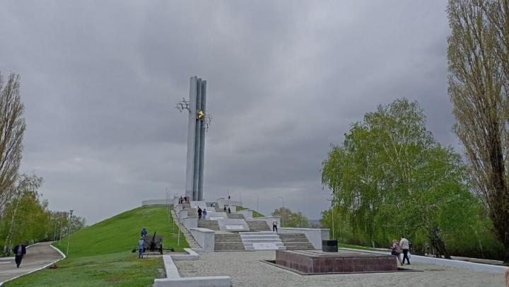 В парке Победы реконструируют фонтан «Плачущий камень» В парке Победы реконструируют фонтан «Плачущий камень»