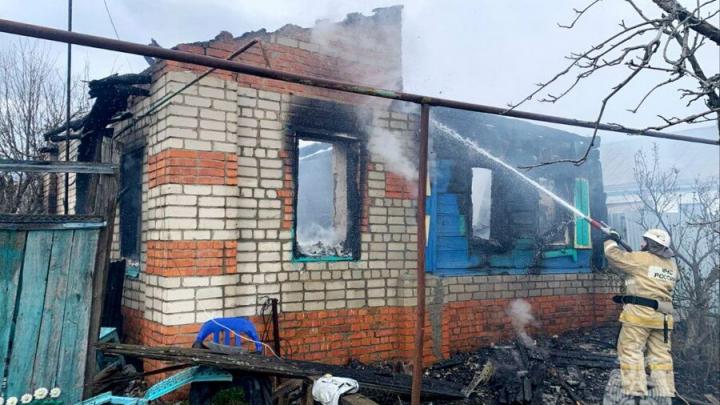 В Воскресенском районе из-за короткого замыкания горел частный дом В Воскресенском районе из-за короткого замыкания горел частный дом