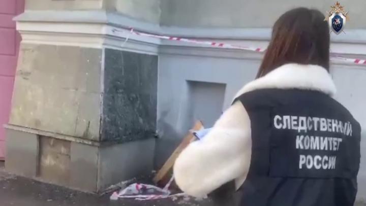 Падение льда на саратовчанку: возбуждено уголовное дело Падение льда на саратовчанку: возбуждено уголовное дело