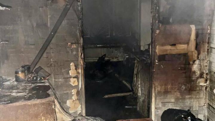 В Энгельсе на пожаре мужчина задохнулся в дыму В Энгельсе на пожаре мужчина задохнулся в дыму