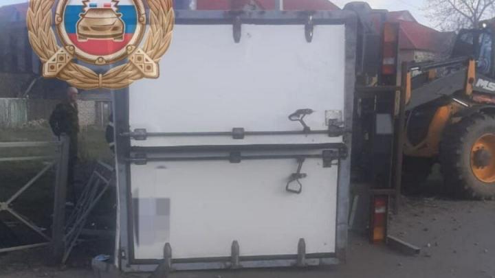 «ГАЗель» перевернулась и въехала в столб в Хвалынском районе «ГАЗель» перевернулась и въехала в столб в Хвалынском районе