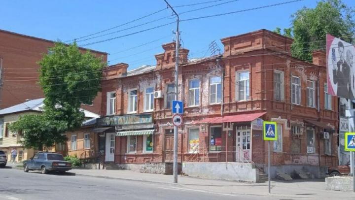 В Саратове два старинных здания признаны памятниками В Саратове два старинных здания признаны памятниками