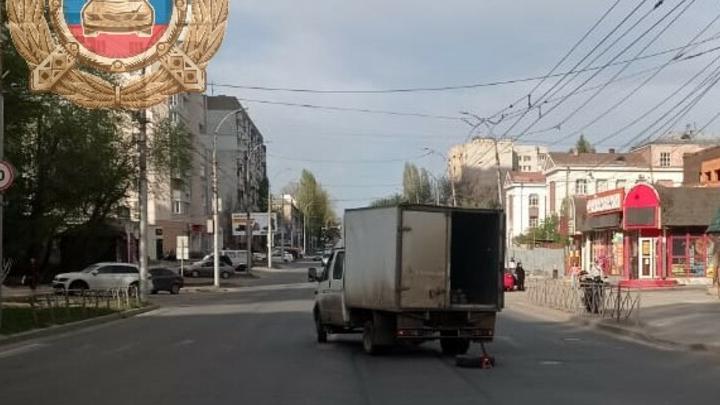 Грузовая «ГАЗель» сбила пенсионерку на пешеходном переходе в Саратове Грузовая «ГАЗель» сбила пенсионерку на пешеходном переходе в Саратове