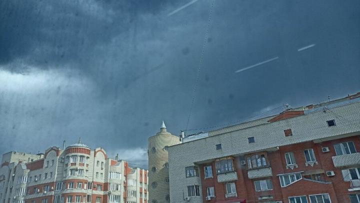 В Саратов пришла первая гроза В Саратов пришла первая гроза