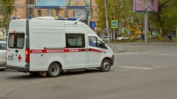 «КамАЗ» и «Гранта» столкнулись у поликлиники на Московском шоссе в Саратове «КамАЗ» и «Гранта» столкнулись у поликлиники на Московском шоссе в Саратове