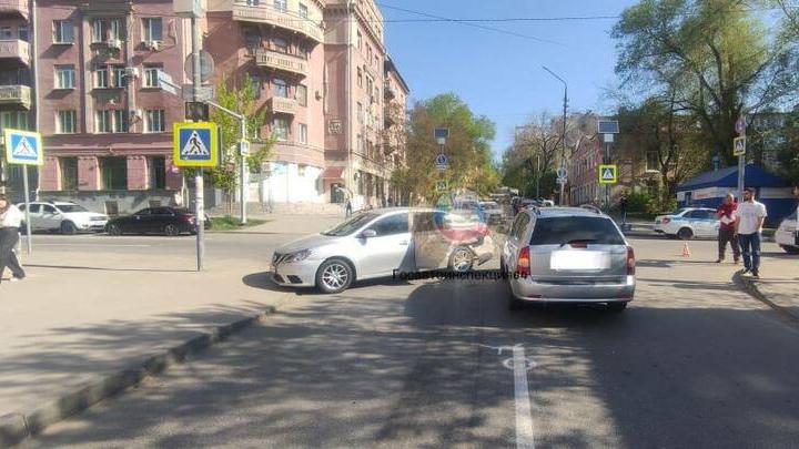 Две девушки пострадали в тройном ДТП в Саратове Две девушки пострадали в тройном ДТП в Саратове
