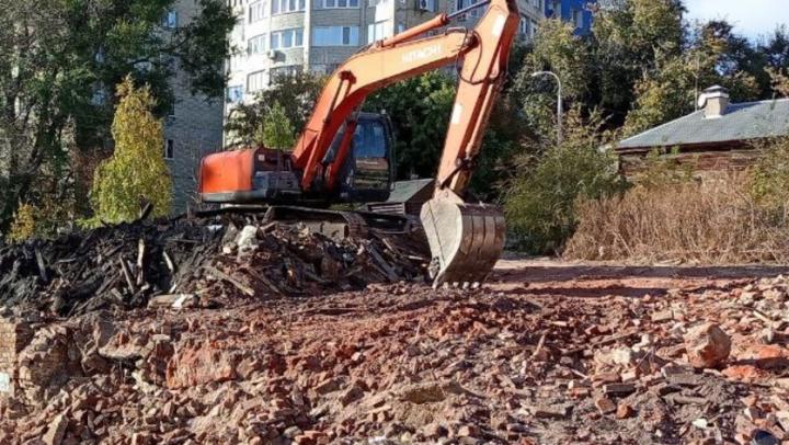 В Саратове снесут два старинных дома В Саратове снесут два старинных дома