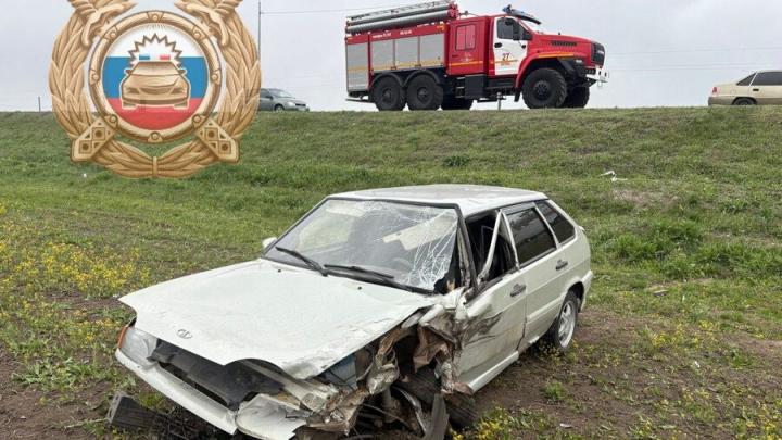 Трое пострадали в ДТП с грузовиком и легковушкой в Энгельсском районе Трое пострадали в ДТП с грузовиком и легковушкой в Энгельсском районе