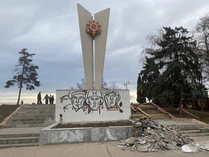 В Энгельсе восстанавливают мемориалы к годовщине Победы В Энгельсе восстанавливают мемориалы к годовщине Победы