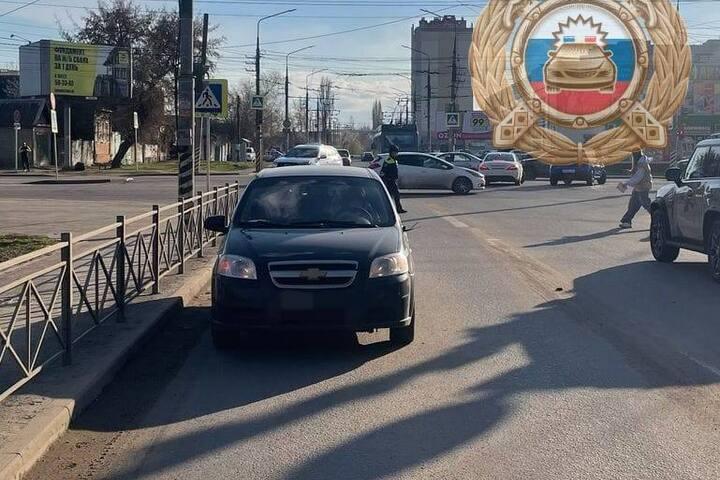 Восьмилетняя девочка попала под машину в Энгельсе Восьмилетняя девочка попала под машину в Энгельсе