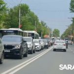 Маршрутка и иномарка создали длинную пробку на проспекте 50 лет Октября в Саратове
