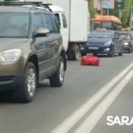Маршрутка и иномарка создали длинную пробку на проспекте 50 лет Октября в Саратове