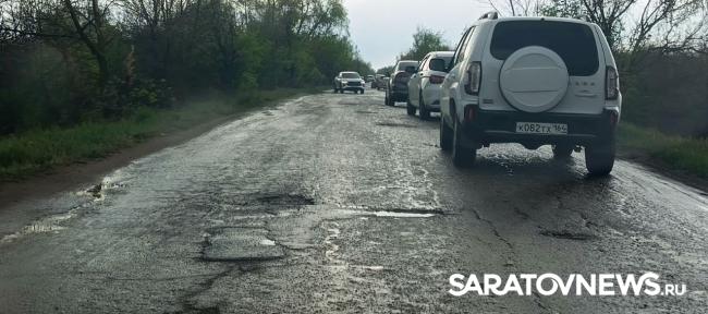 Разбитая дорога к Расловке: дачники ломают машины, чтобы добраться до участков Разбитая дорога к Расловке: дачники ломают машины, чтобы добраться до участков