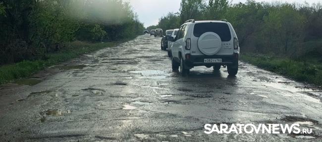 Разбитая дорога к Расловке: дачники ломают машины, чтобы добраться до участков Разбитая дорога к Расловке: дачники ломают машины, чтобы добраться до участков