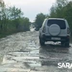 Разбитая дорога к Расловке: дачники ломают машины, чтобы добраться до участков Разбитая дорога к Расловке: дачники ломают машины, чтобы добраться до участков