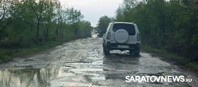 Разбитая дорога к Расловке: дачники ломают машины, чтобы добраться до участков Разбитая дорога к Расловке: дачники ломают машины, чтобы добраться до участков