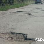 Разбитая дорога к Расловке: дачники ломают машины, чтобы добраться до участков Разбитая дорога к Расловке: дачники ломают машины, чтобы добраться до участков