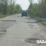 Разбитая дорога к Расловке: дачники ломают машины, чтобы добраться до участков Разбитая дорога к Расловке: дачники ломают машины, чтобы добраться до участков