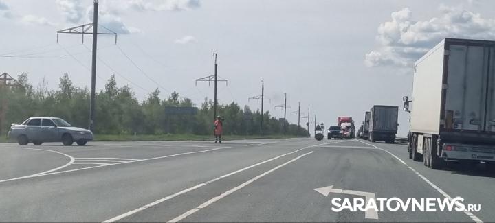 В Гагаринском районе Саратова образовалась многокилометровая пробка В Гагаринском районе Саратова образовалась многокилометровая пробка