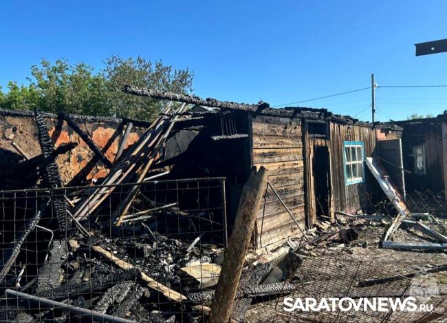 В саратовском поселке тушили дом и сарай В саратовском поселке тушили дом и сарай