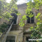 В квартале от саратовского планетария горит расселенная двухэтажка