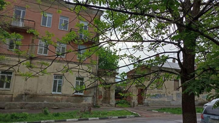 На ремонт дворов Волжского района Саратова выделили более 156 млн На ремонт дворов Волжского района Саратова выделили более 156 млн
