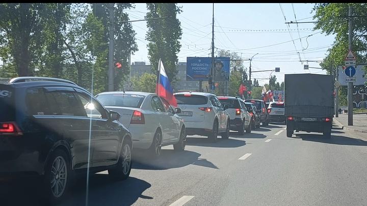 Масштабный автопробег в честь 9 мая проходит в Саратове Масштабный автопробег в честь 9 мая проходит в Саратове
