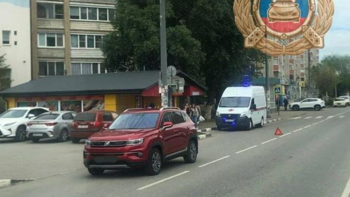В Энгельсе юноша попал под колеса кроссовера В Энгельсе юноша попал под колеса кроссовера