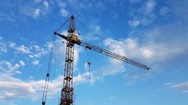 Строительство жилого дома в районе Банного озера в Энгельсе признано законным Строительство жилого дома в районе Банного озера в Энгельсе признано законным