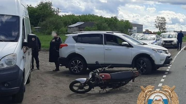 Кроссовер и мотоцикл столкнулись под Ртищевом Кроссовер и мотоцикл столкнулись под Ртищевом